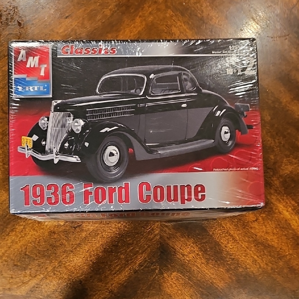 AMT 1936 Ford Coupe Model Kit